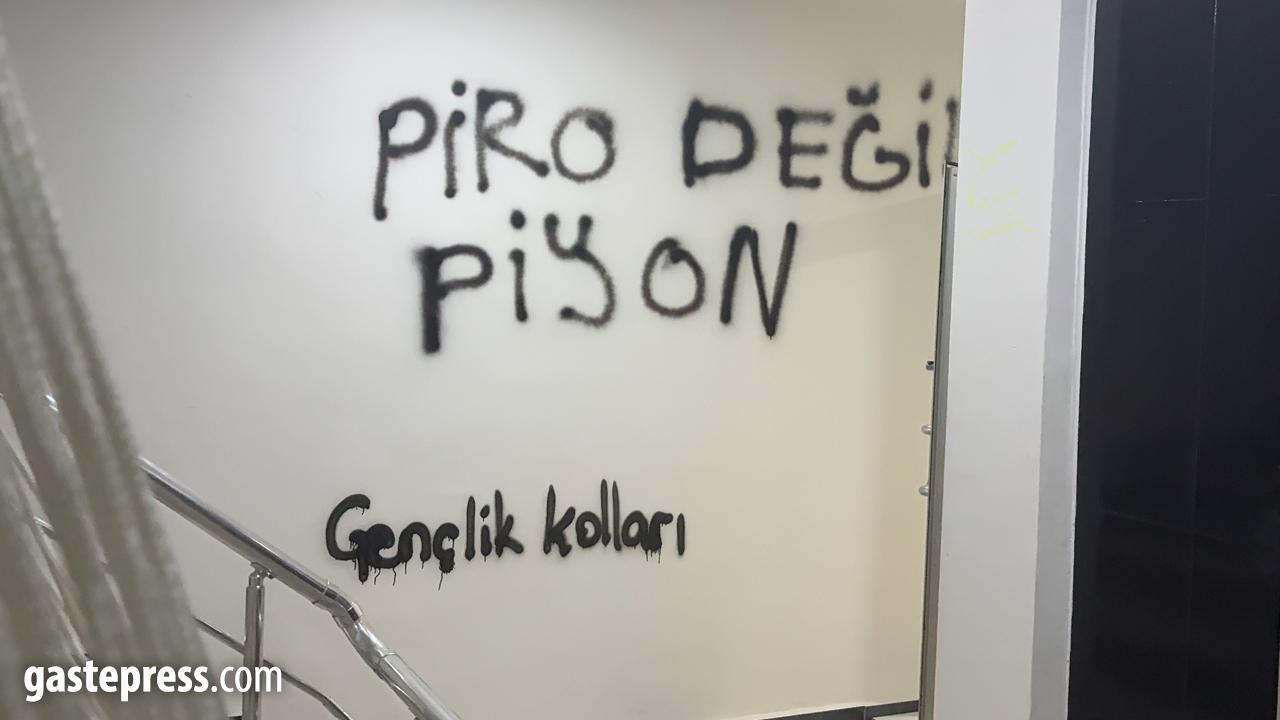 CHP Kayseri İl Başkanlığı binasının duvarlarına boyayla yazılar yazıldı!