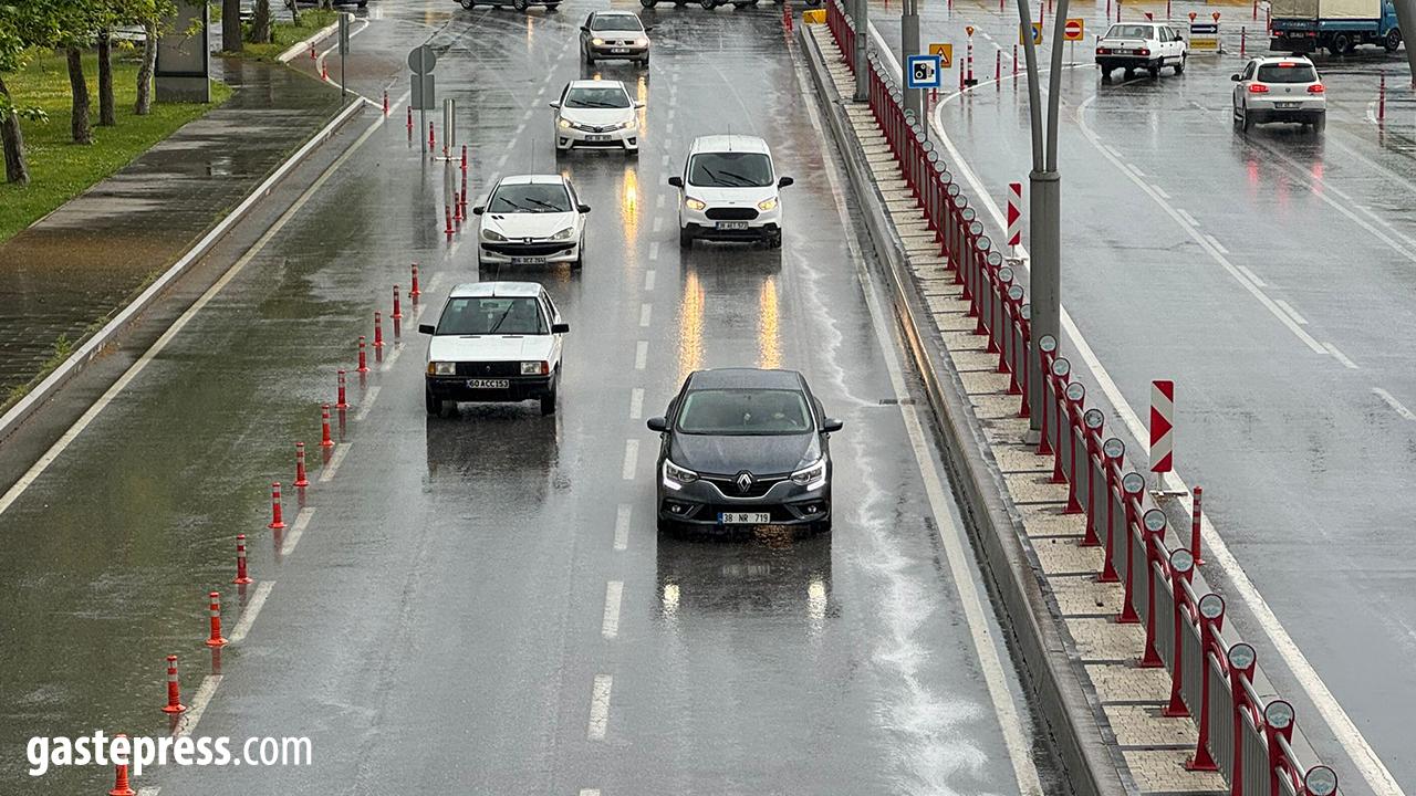 Kayseri’de Sağanak Yağış Etkili Oldu: Vatandaşlar Hazırlıksız Yakalandı!