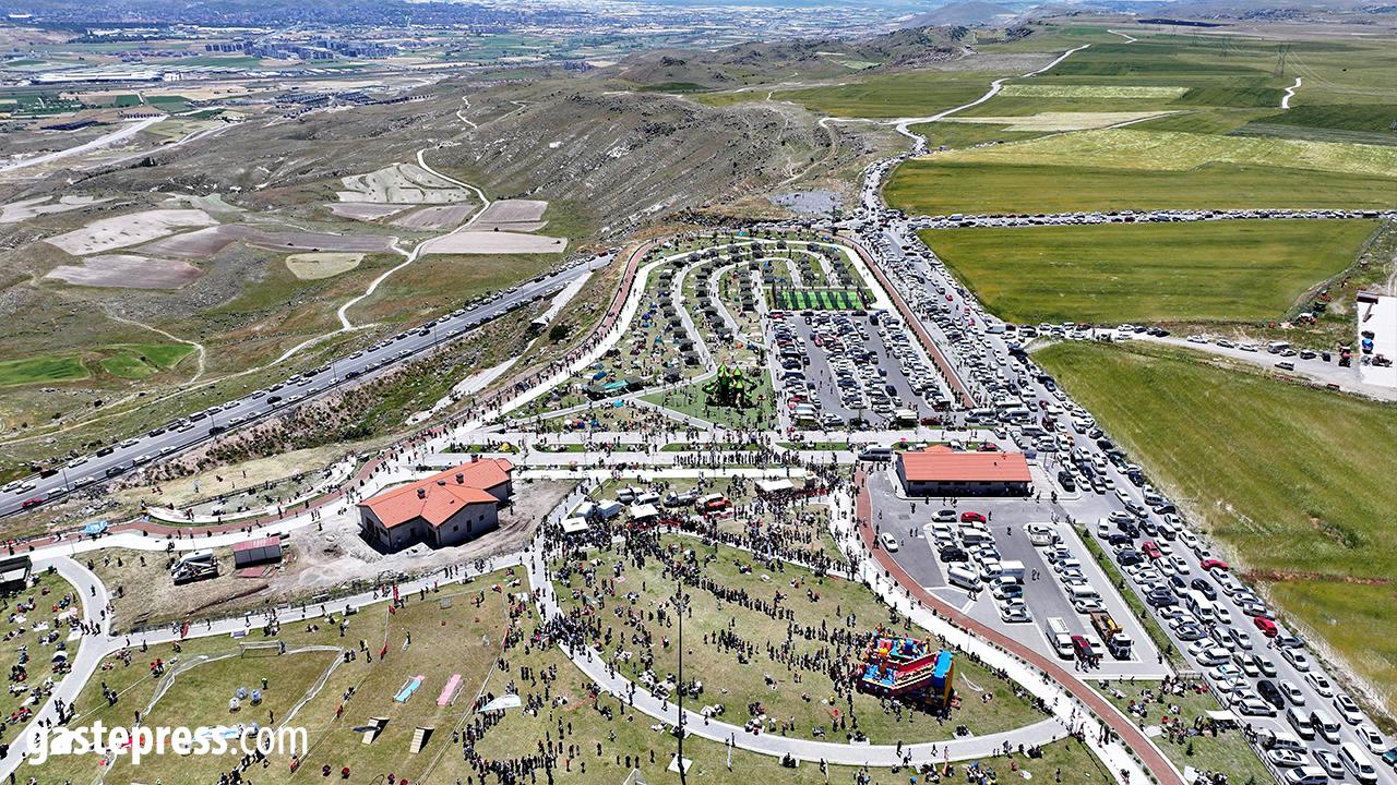 Kocasinan'da uçurtmalar gökyüzünü renklendirdi!