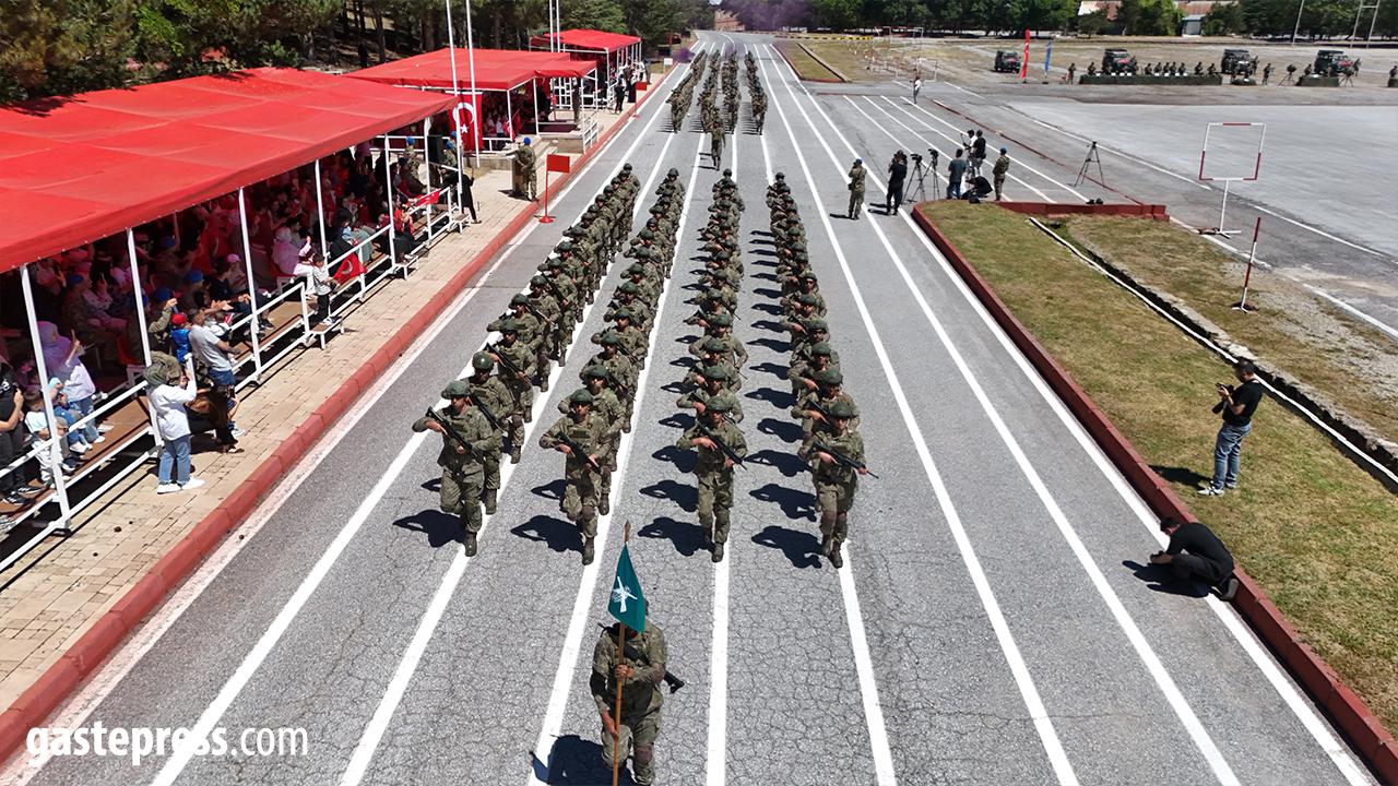 Türk Kara Kuvvetleri'nin 2235'inci kuruluş yıl dönümü Kayseri'de coşkuyla kutlandı!