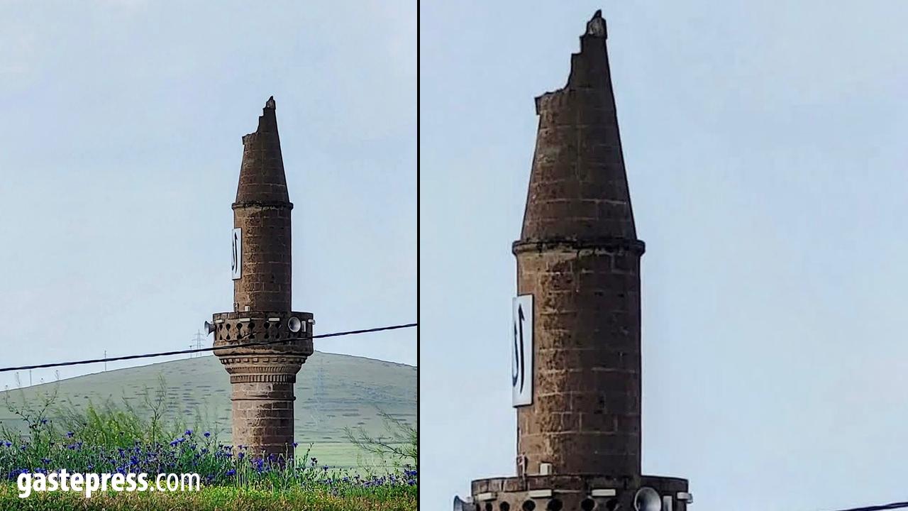Yıldırım Düşen Cami Minaresinde Hasar Oluştu!