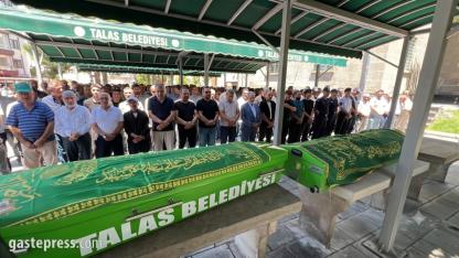 Afyonkarahisar’daki Feci Kazada Hayatını Kaybeden Anne ile 8 Aylık Bebeği Kayseri’de Toprağa Verildi!