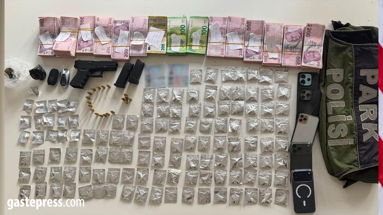 Bakırköy'de Otomobilde Gizli Uyuşturucu Düzeneği Ortaya Çıkarıldı: 4 Şüpheli Tutuklandı!