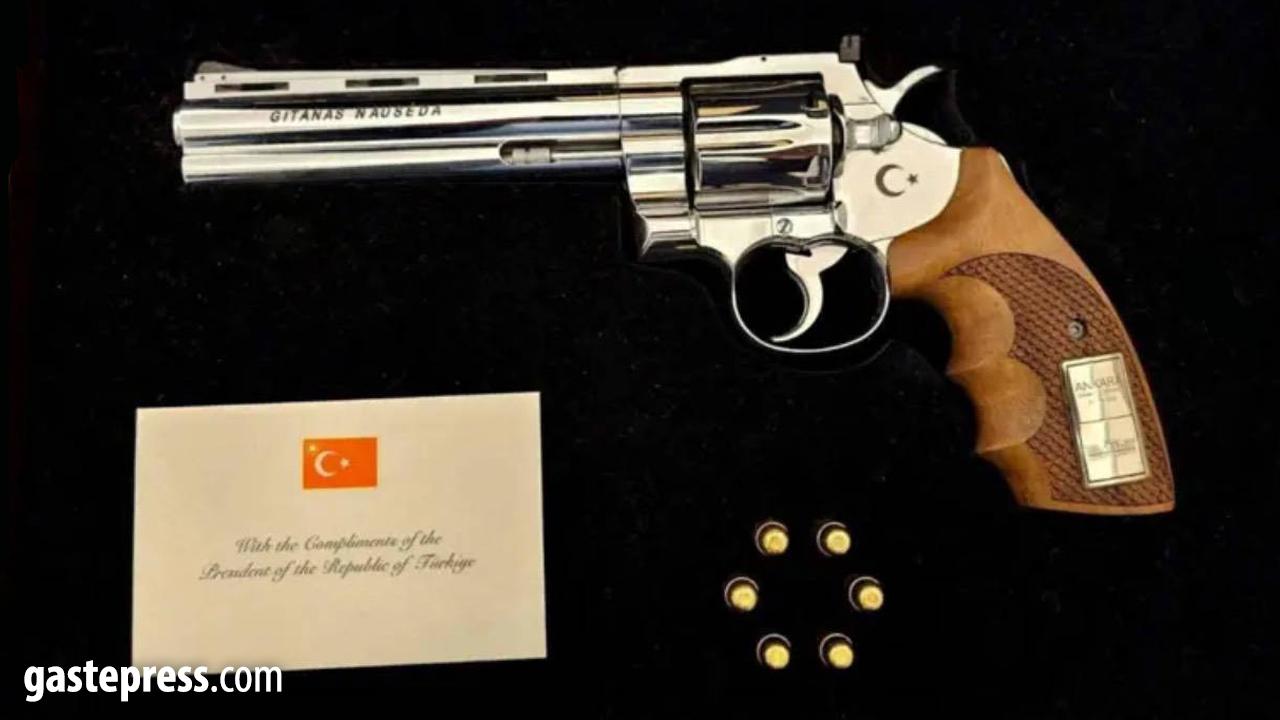Erdoğan'ın hediye ettiği tabancayı hangi liderler ülkelerine götürmedi? İşte o isimler…