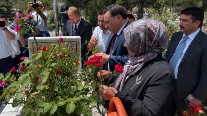 Kübra Doğanay kabri başında dualarla anıldı!