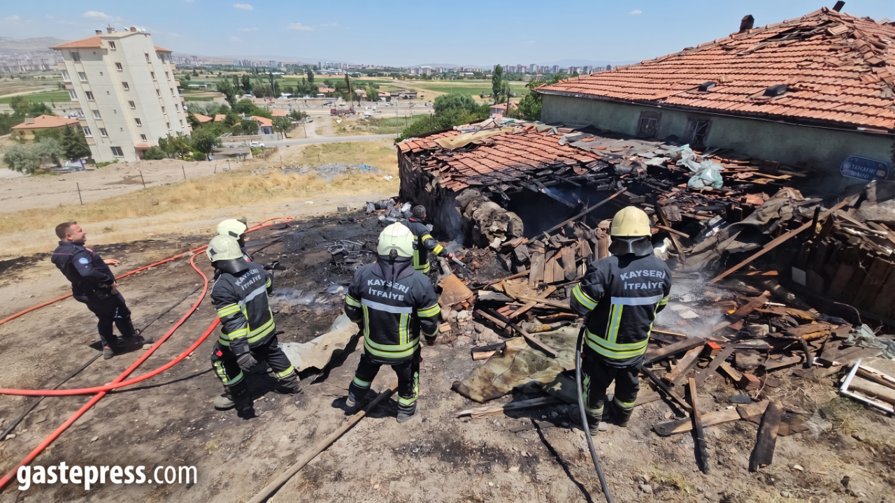 Müstakil evin kömürlüğünde çıkan yangın eve sıçramadan söndürüldü!