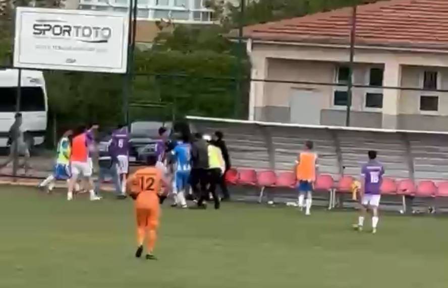 Kayseri'de amatör maçta hakeme saldırı!