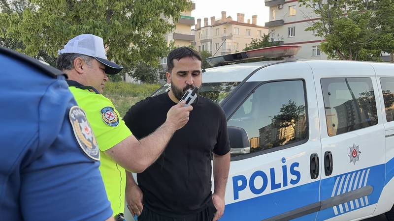 Şüphe üzerine durdurulan sürücü 1.06 promil alkollü çıktı!