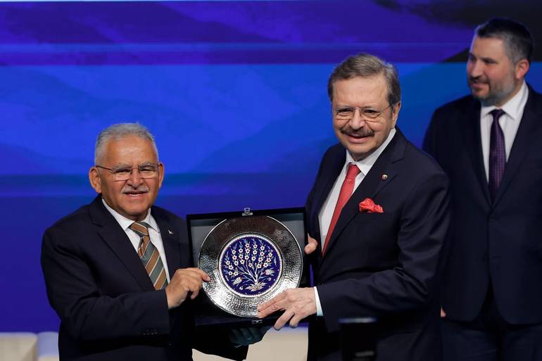 Başkan Büyükkılıç, Erciyes Zirvesi’nde Kayseri’nin su master planını anlattı!